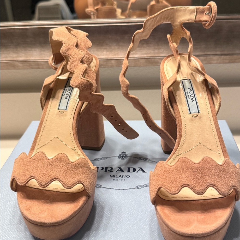 Never Worn Prada Women's  Pink Scalloped Platform Heels - Picture 7 of 7